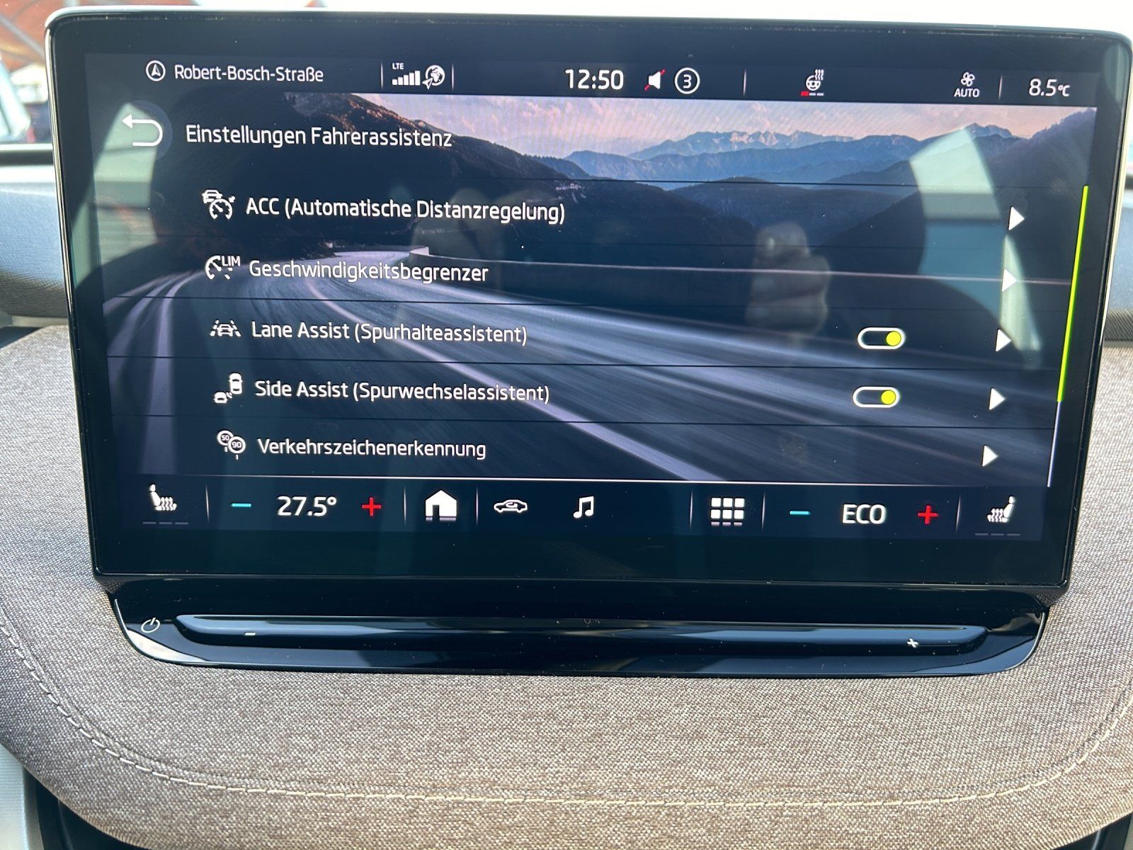 Fahrzeugabbildung SKODA Enyaq iV 60 Lodge/ACC/SHZ/LED/SIDE+LANE/