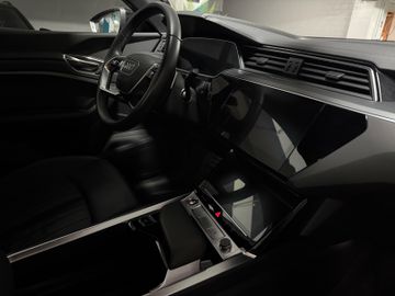 Audi Q8 - 9