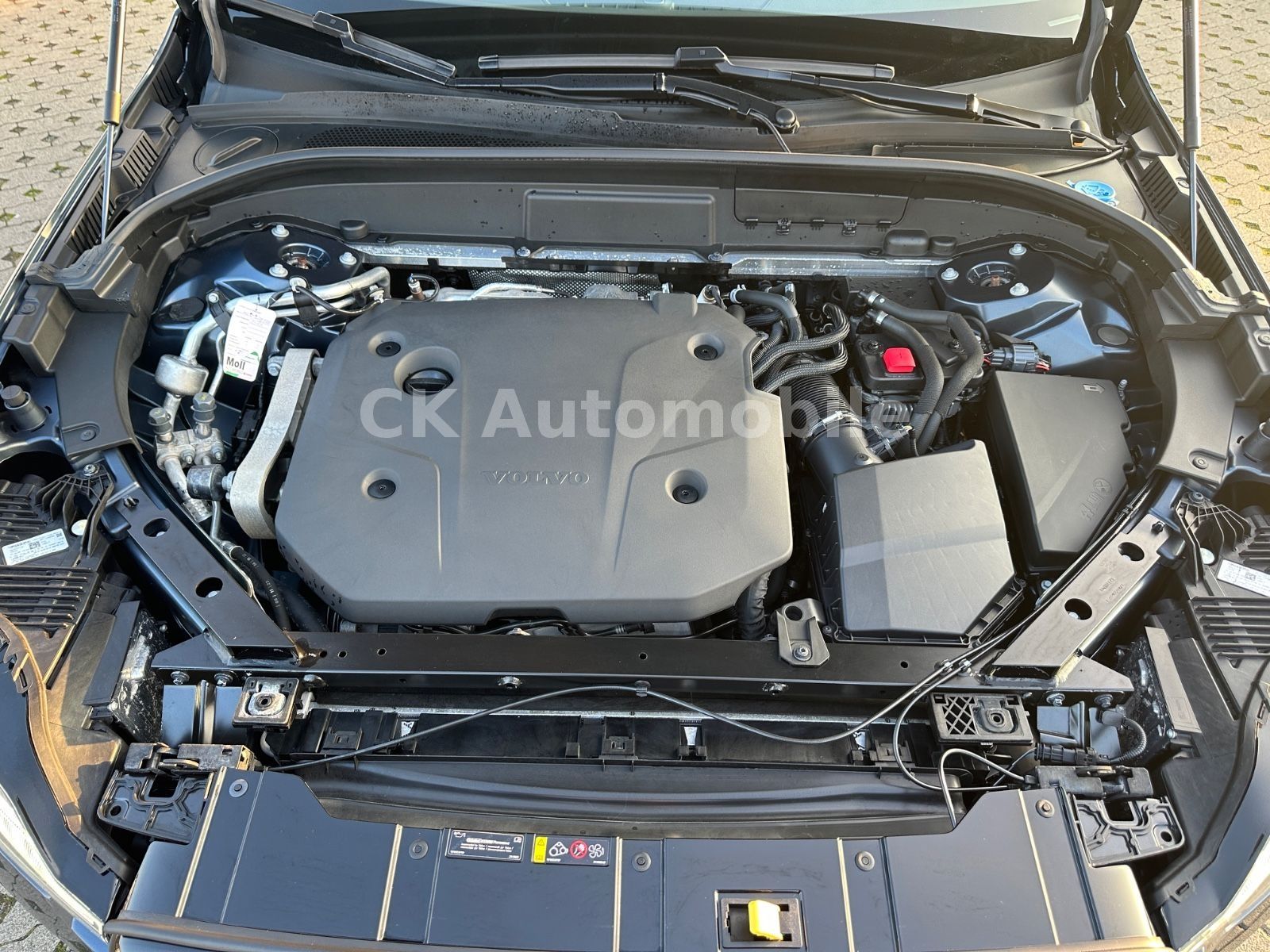 Fahrzeugabbildung Volvo XC60 B4 Plus Dark AWD/BLIS/Navi/LED/Kamera/AHK