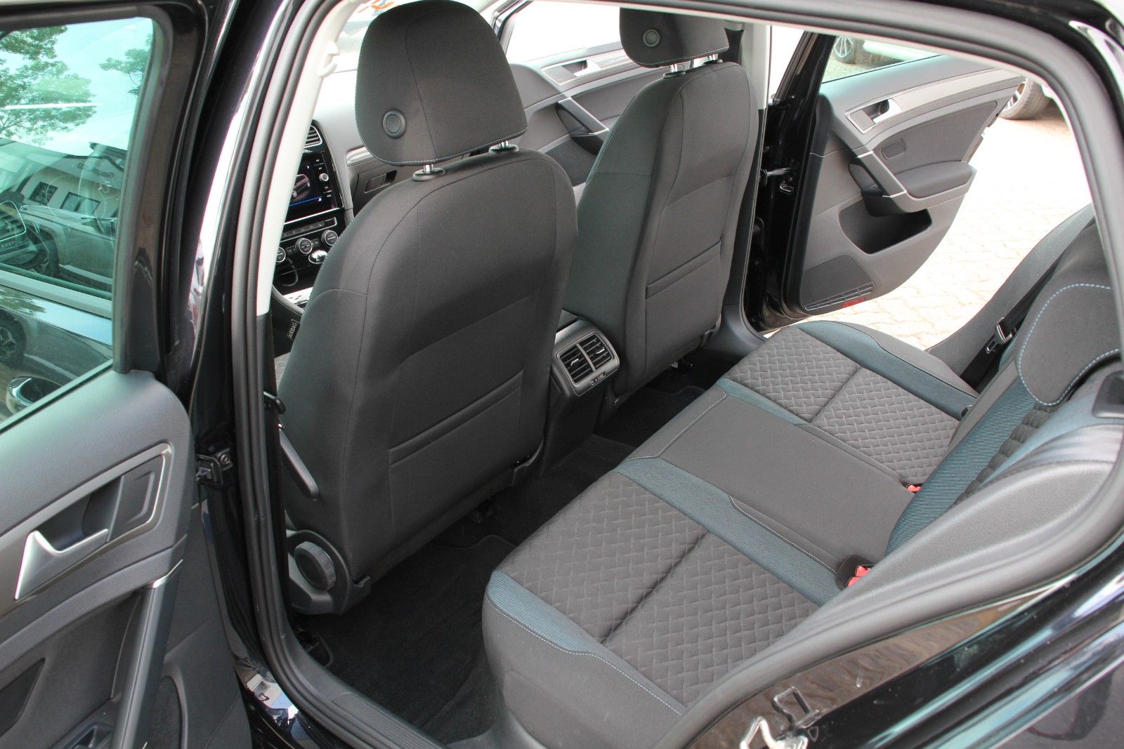 Fahrzeugabbildung Volkswagen Golf VII Lim. IQ.DRIVE BlueMotion