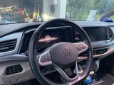 Volkswagen T7 Multivan 2,0 TDI SCR DSG Überhang -Lü - VW T7 Multivan von privat