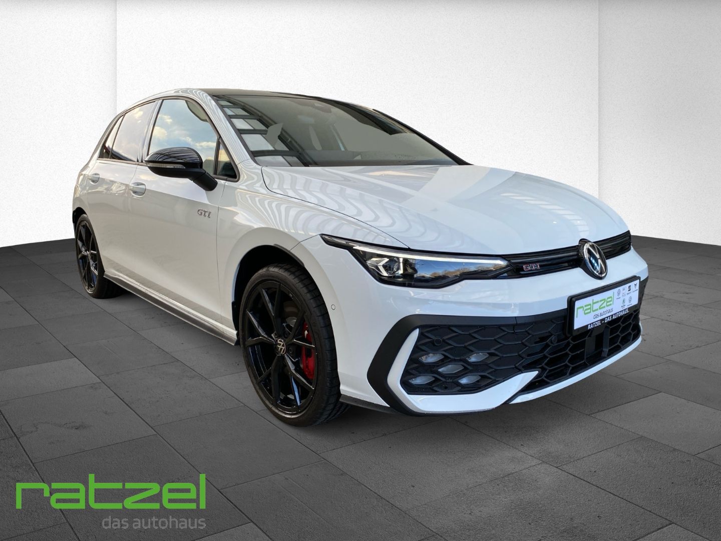 Fahrzeugabbildung Volkswagen Golf GTI VIII 2.0TSI DSG Business+BlackStyle+AHK