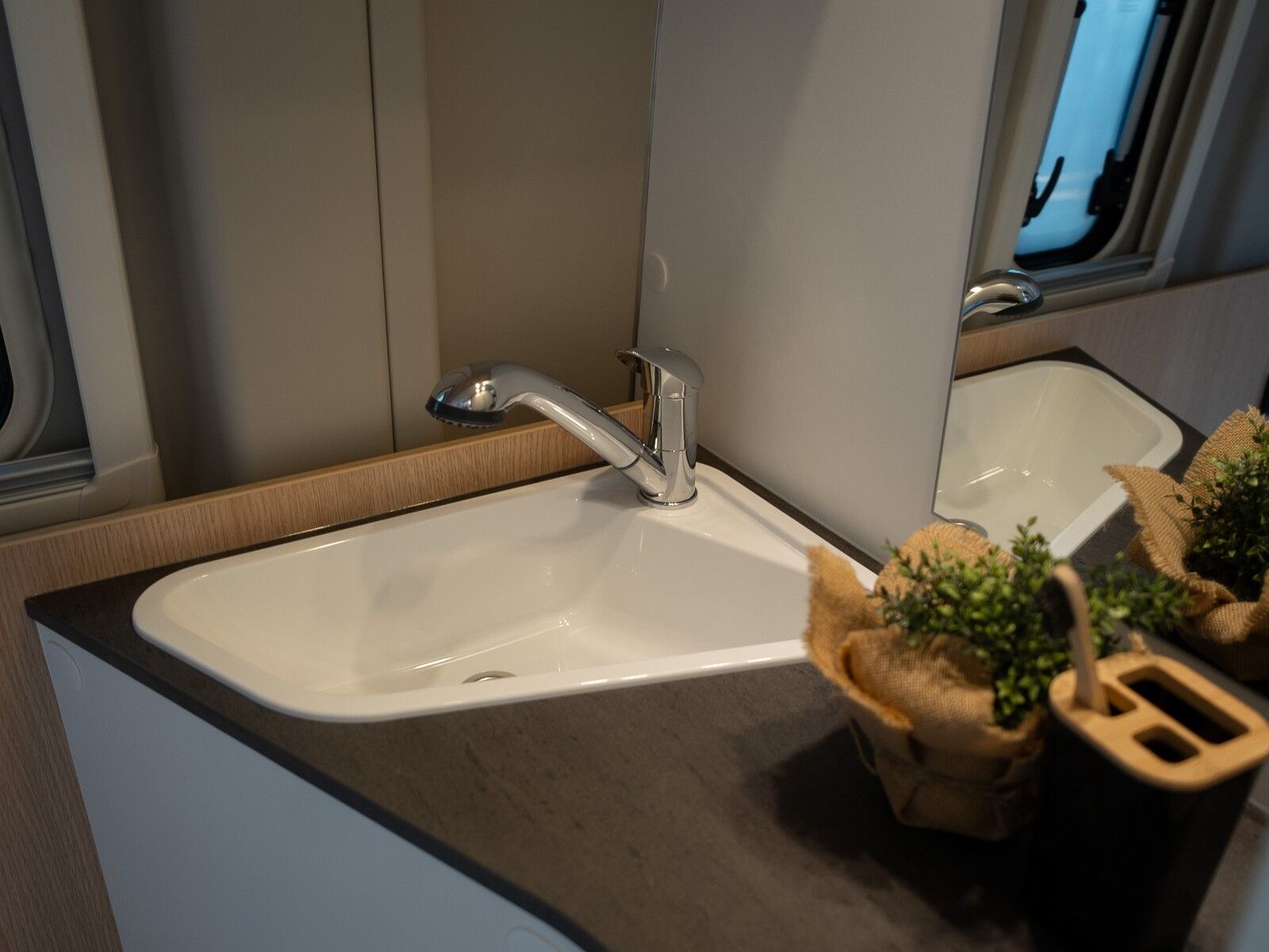 Fahrzeugabbildung Sunlight Adventure Cliff RT 600 Dieselheizung*Faltverdunk