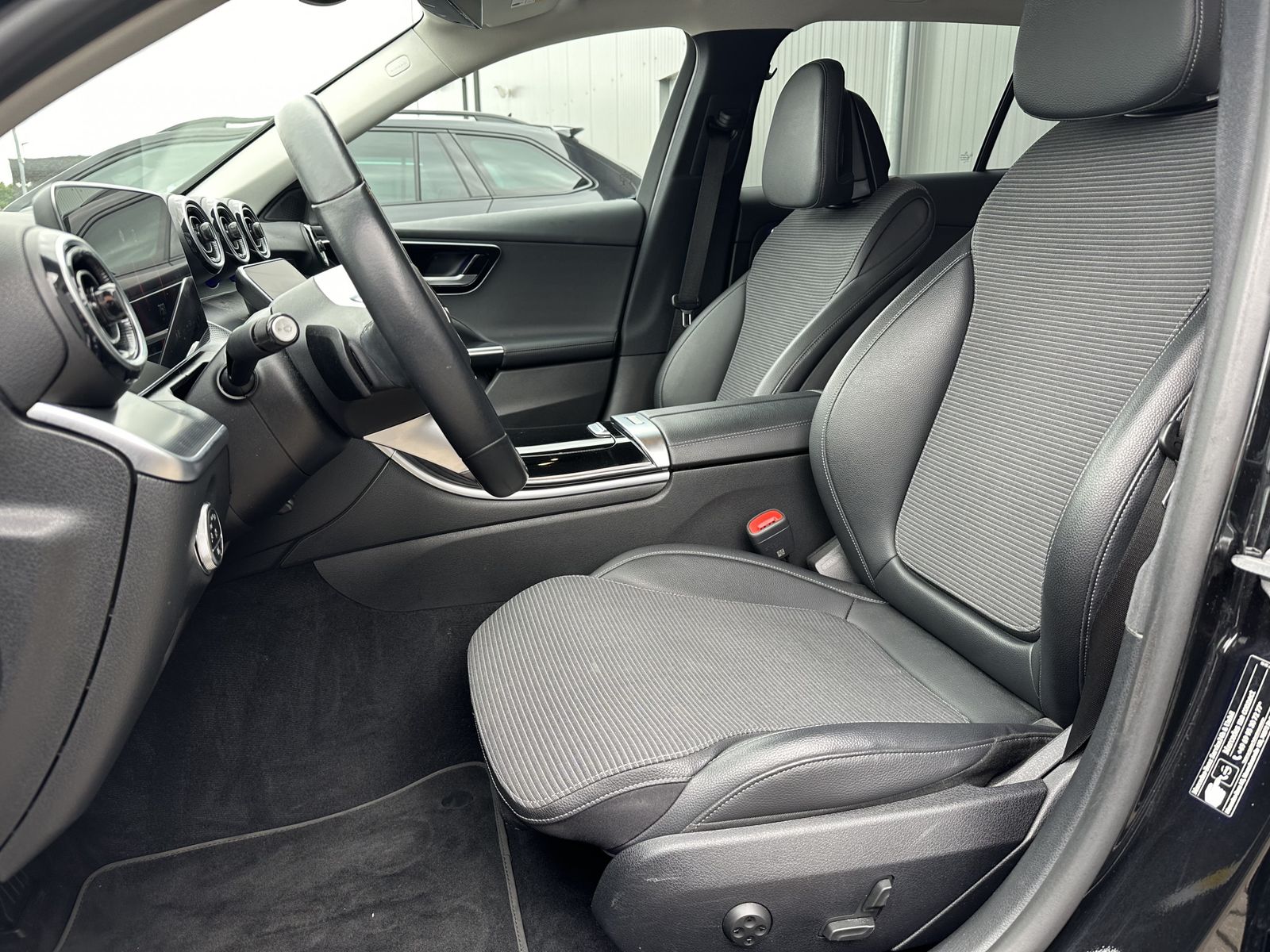 Fahrzeugabbildung Mercedes-Benz C 200d T Avantgarde NAV+LED+KAM+VCOCKPIT+CARPLAY