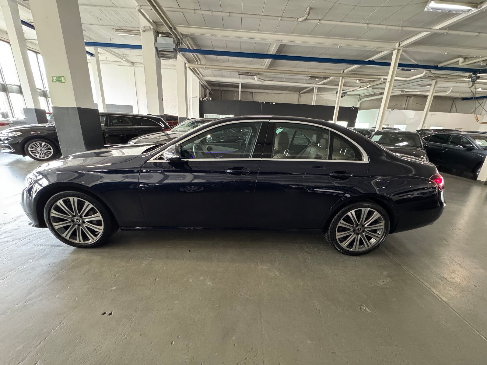 Fahrzeugabbildung Mercedes-Benz E 450 4MATIC 9G-TRONIC 2X AVANTGARDE FACELIFT