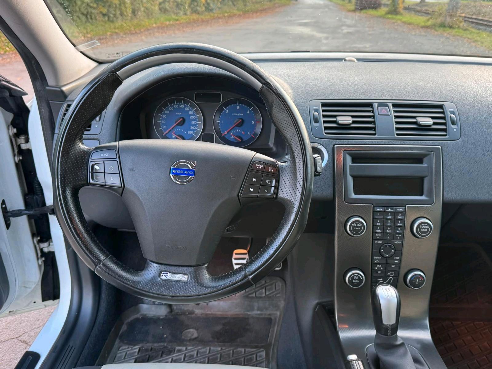Volvo V50 2011 — photo 12