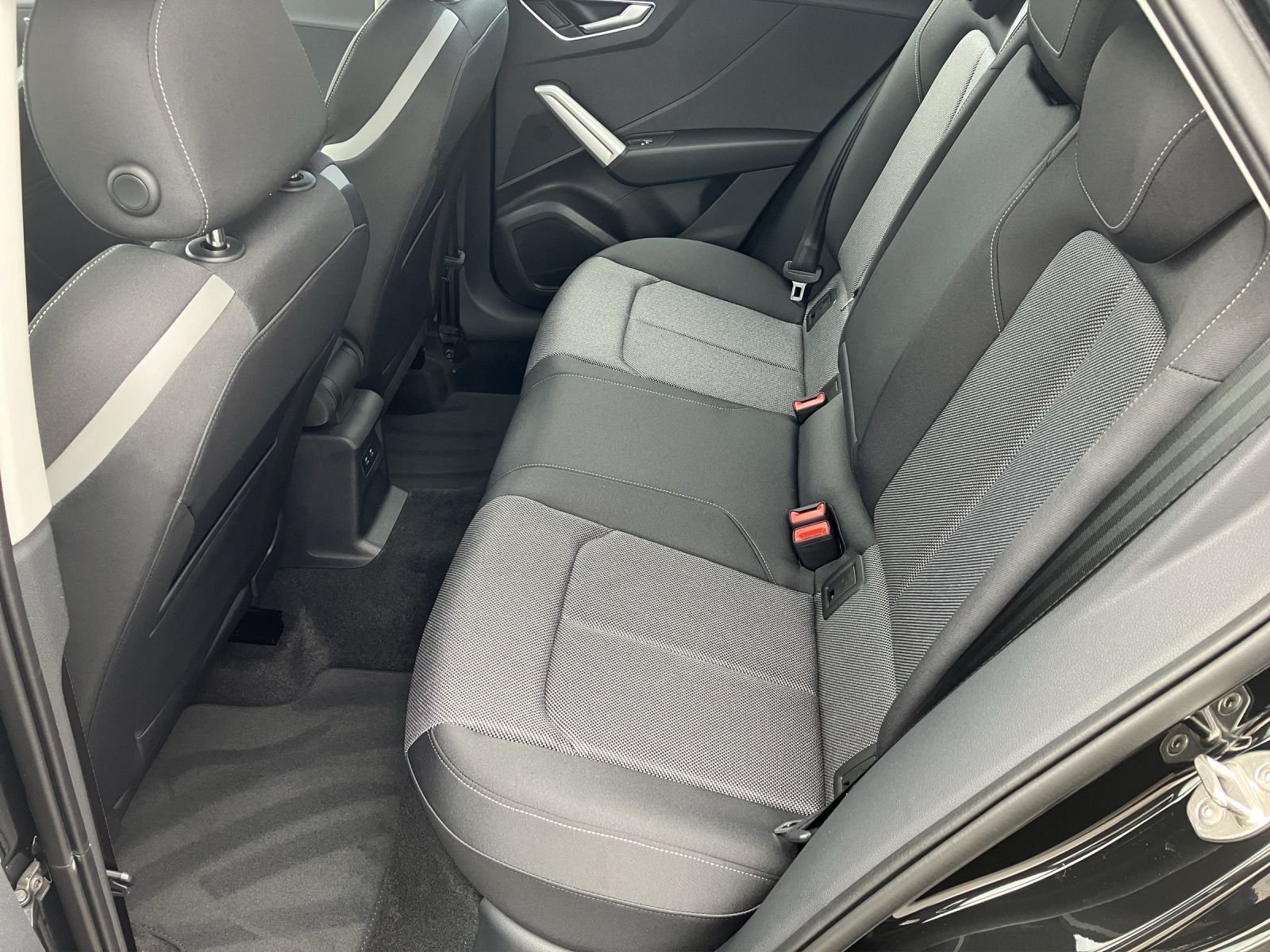 Fahrzeugabbildung Audi Q2 35 TFSI advanced Matrix, virtual cockpit plus