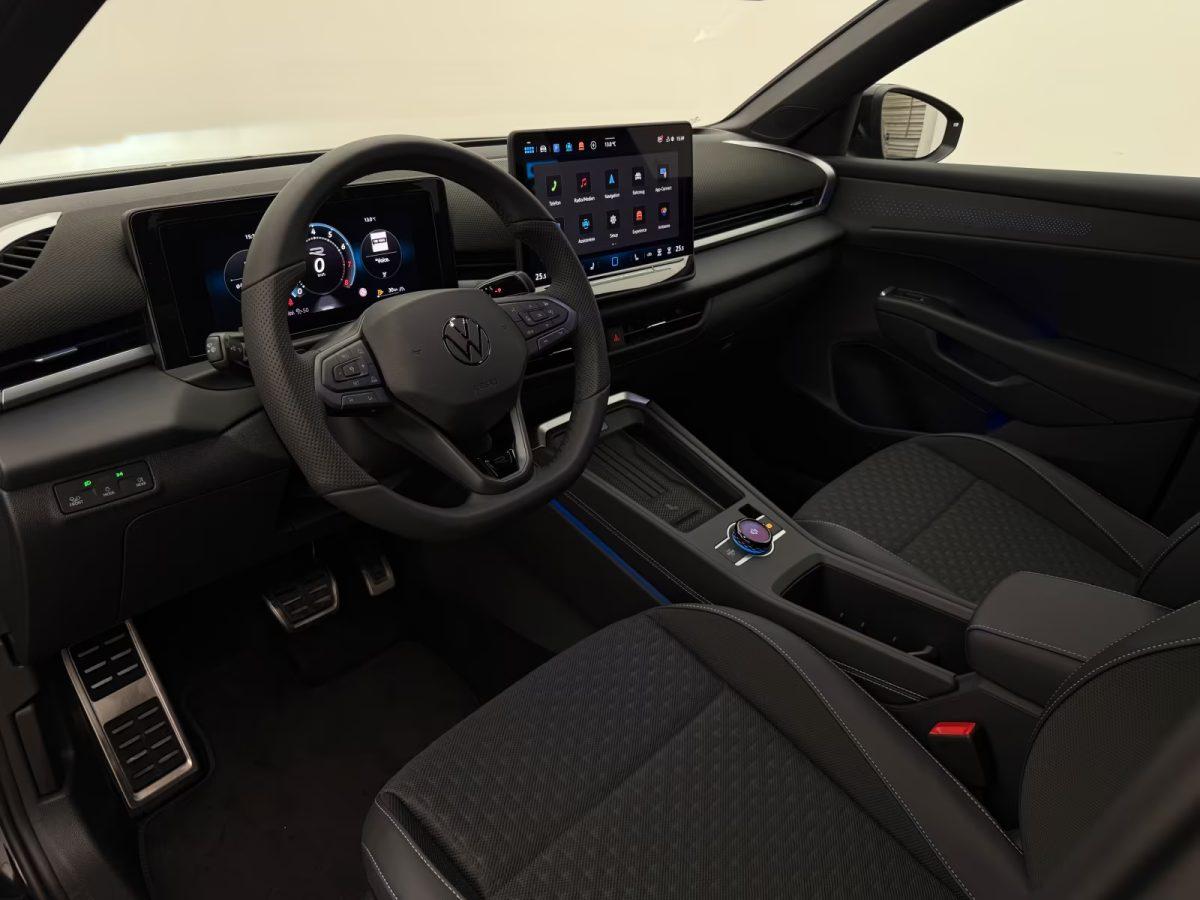 Volkswagen T-Roc 1.5 eTSI DSG R-Line +BLACK-STYLE+CAM+AHK+