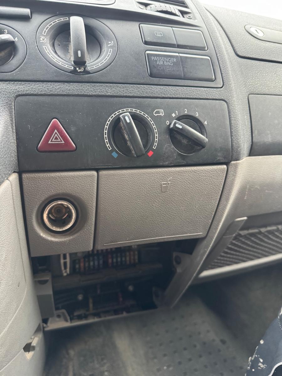 Volkswagen Transporter 2009 — photo 10