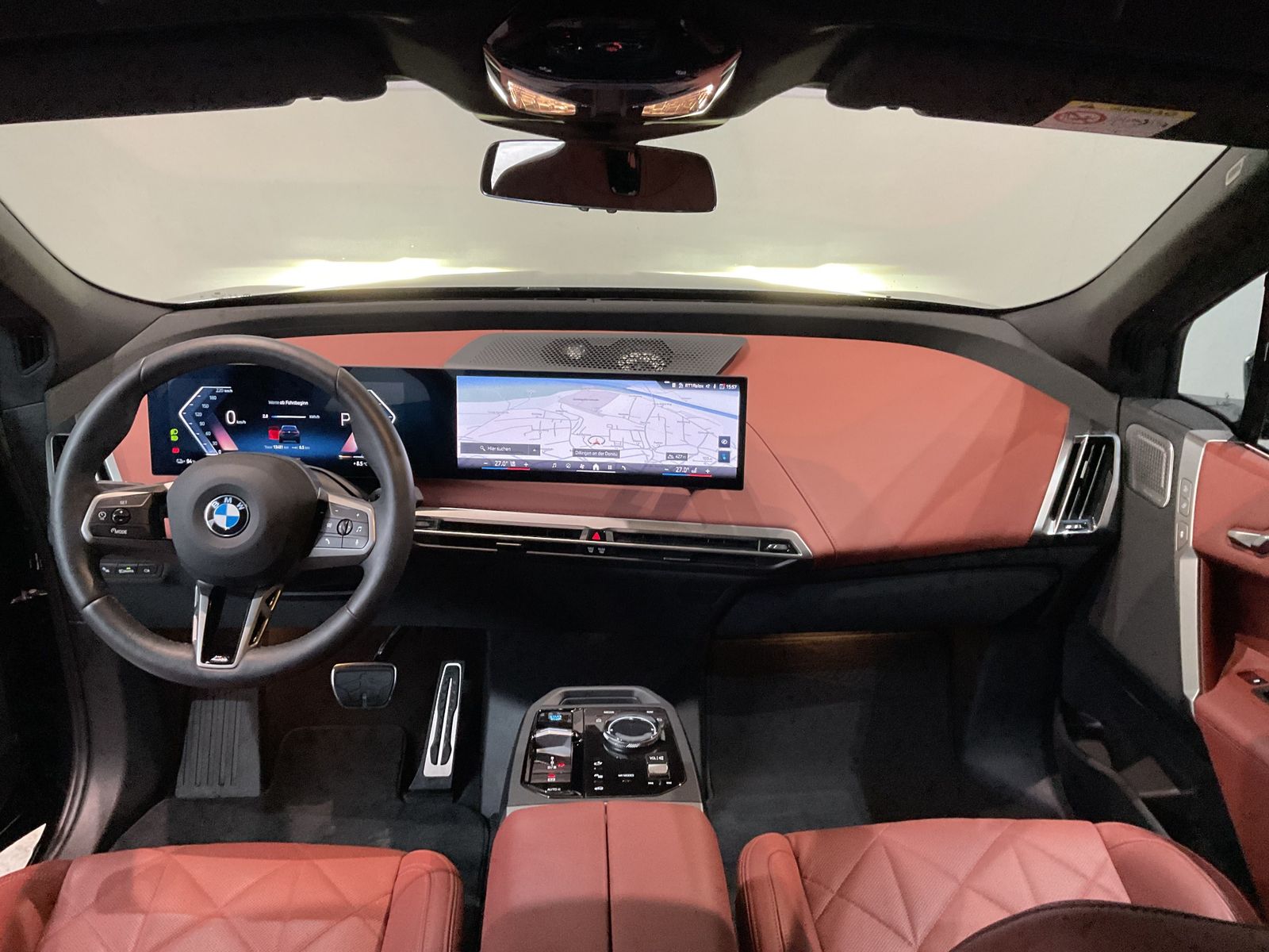Fahrzeugabbildung BMW iX xDrive60 | Luftfederung | Sky Lounge | M-Spor
