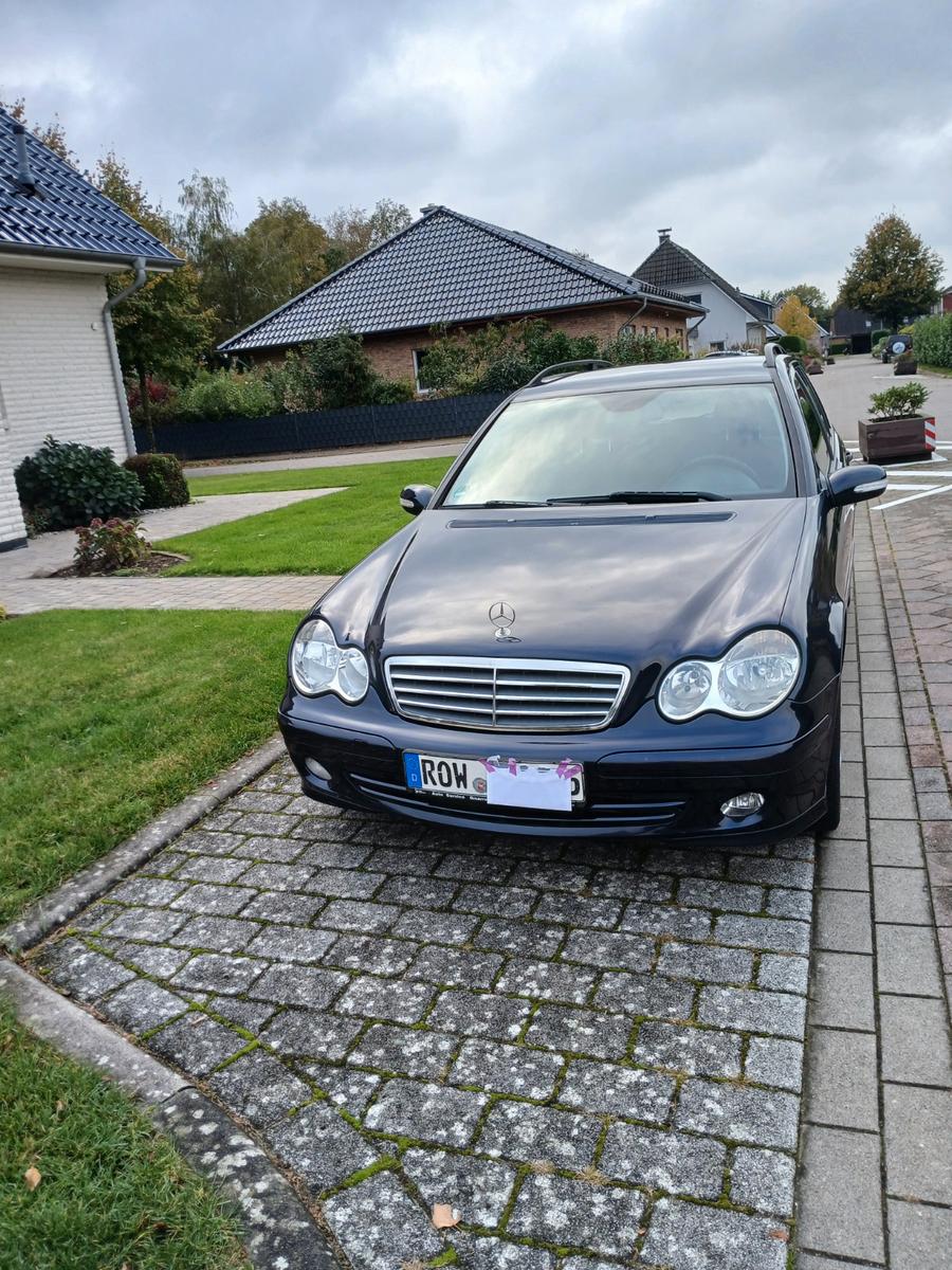 Mercedes-Benz C220 2005 — rear view