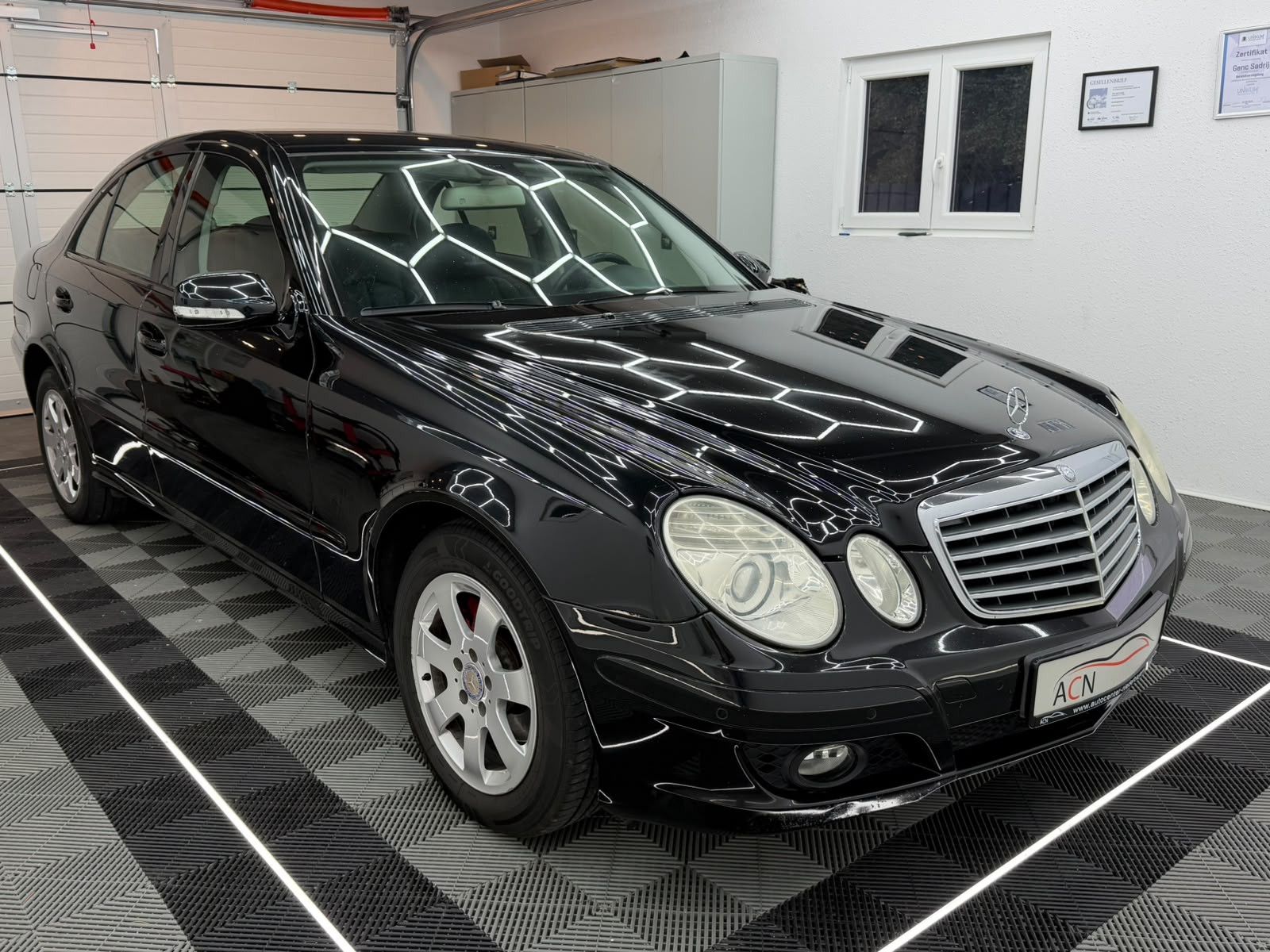 Fahrzeugabbildung Mercedes-Benz E 200 CDI Limousine LEDER/SHZG/TÜV 04.28/