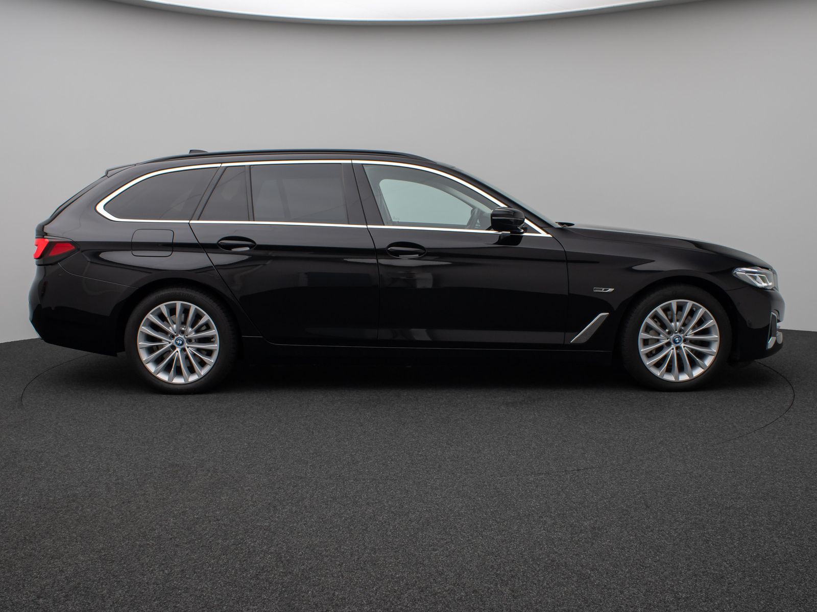 Fahrzeugabbildung BMW 530e xD Luxury Line DAB Komfort HUD Laser HiFi