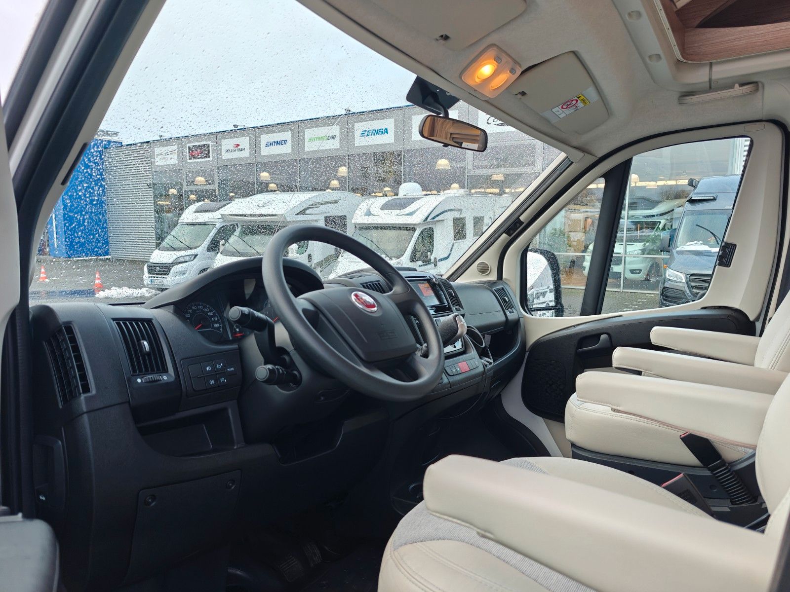 Fahrzeugabbildung Carado T-348 - Automatik, SAT, TV, 2x Solar, Hubbett -