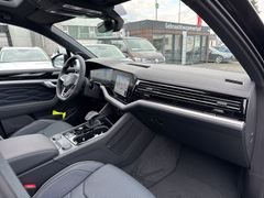 Fahrzeugabbildung Volkswagen Touareg 3.0 TDI 4M R-Line PANO DYNAUDIO STANDHZG