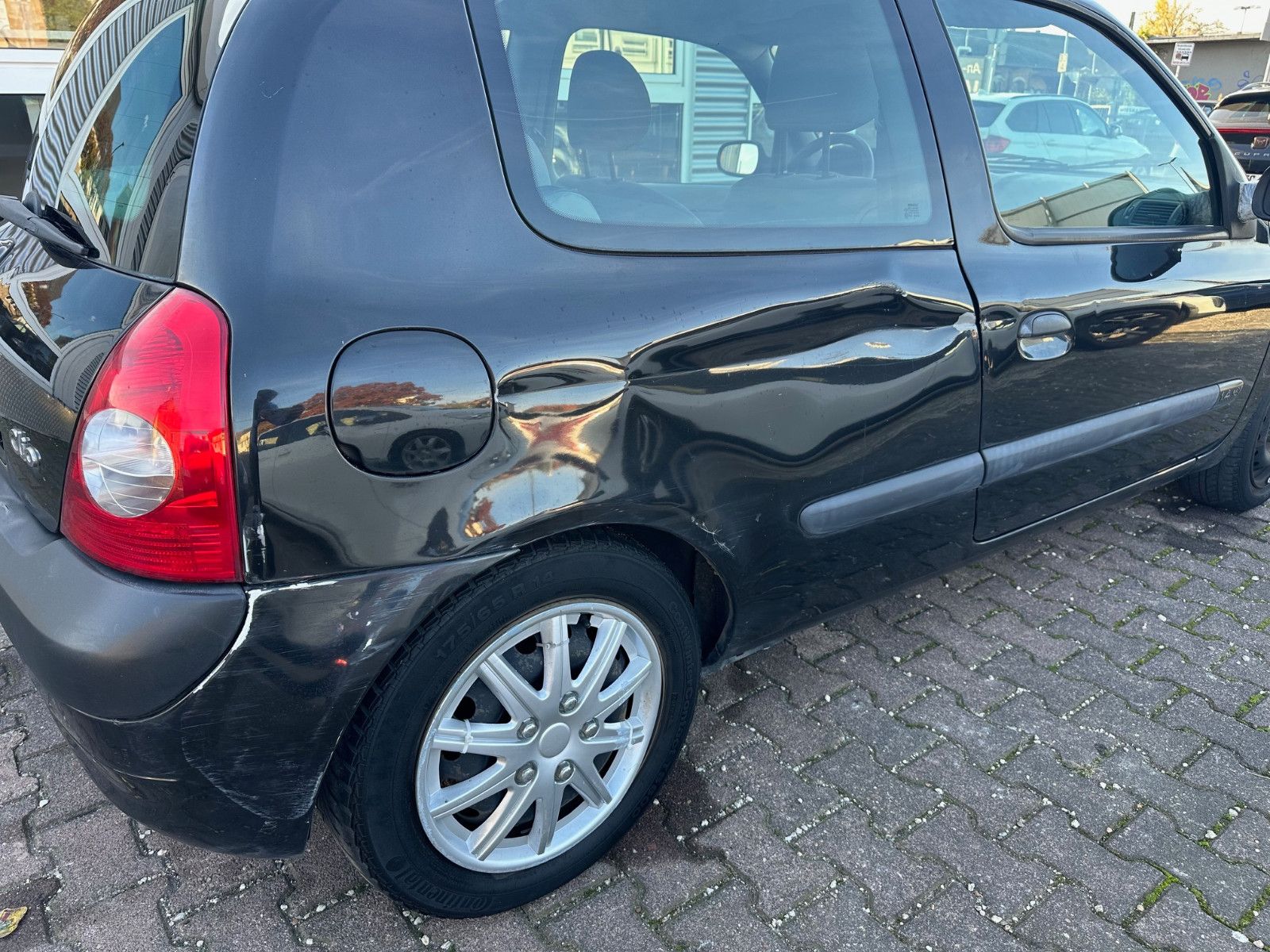 Fahrzeugabbildung Renault CLIO II EXPRESSION*AUTOM.+MOD.2004+KLIMAAUTOM.*