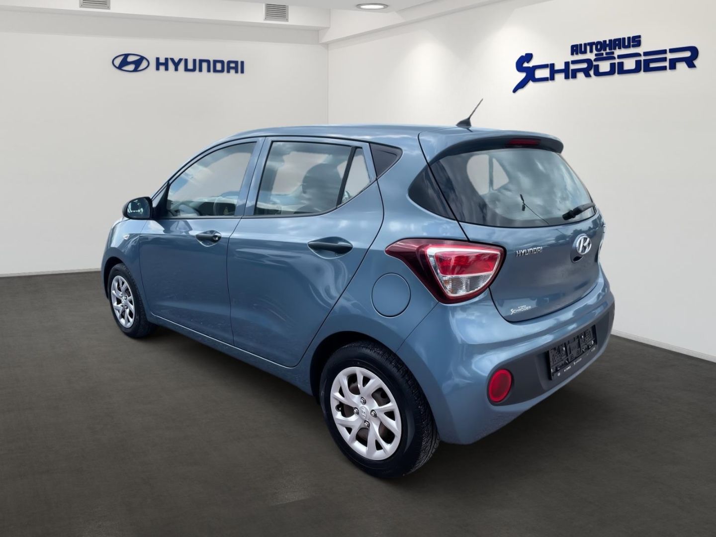 Fahrzeugabbildung Hyundai i10 1.0 Select Plus-Paket Allwetterreifen