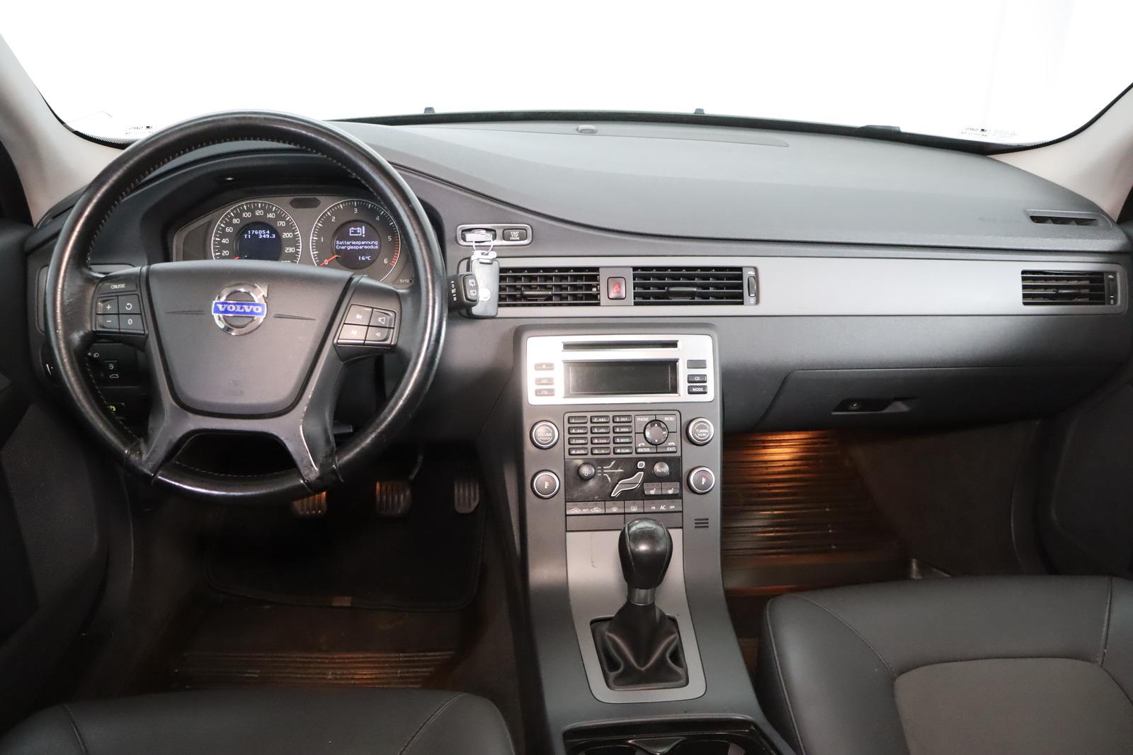 Volvo V70 2010 — photo 9