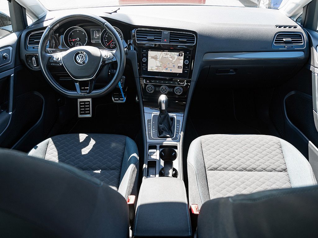Fahrzeugabbildung Volkswagen Golf VII 2.0 TDI IQ.DRIVE DSG NAVI APP.CON. ACC