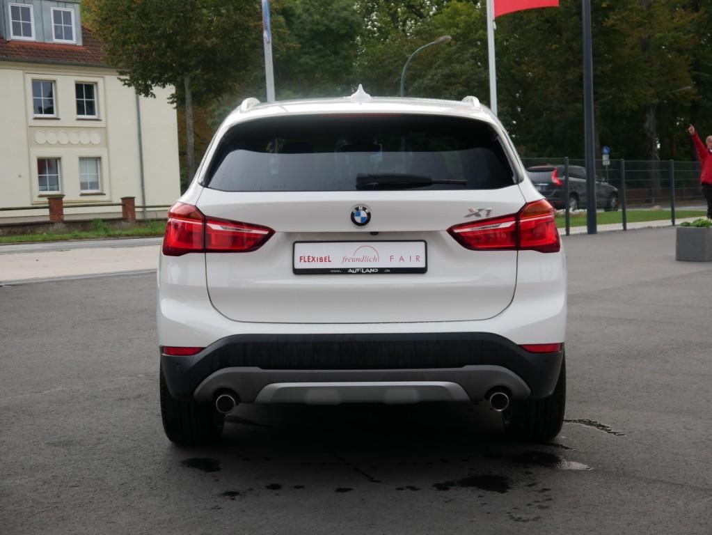 BMW X1 sDrive 20 i xLine LED Navi Kamera Sitzheizung