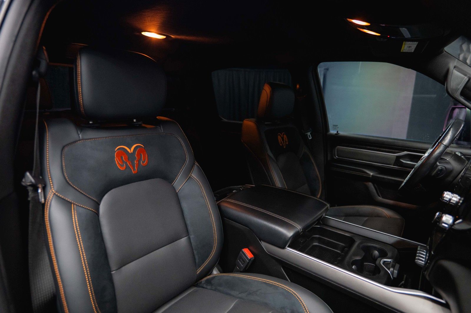 Fahrzeugabbildung Dodge RAM 5.7 V8 HEMI 4x4 OFFROAD Night Limited 19%