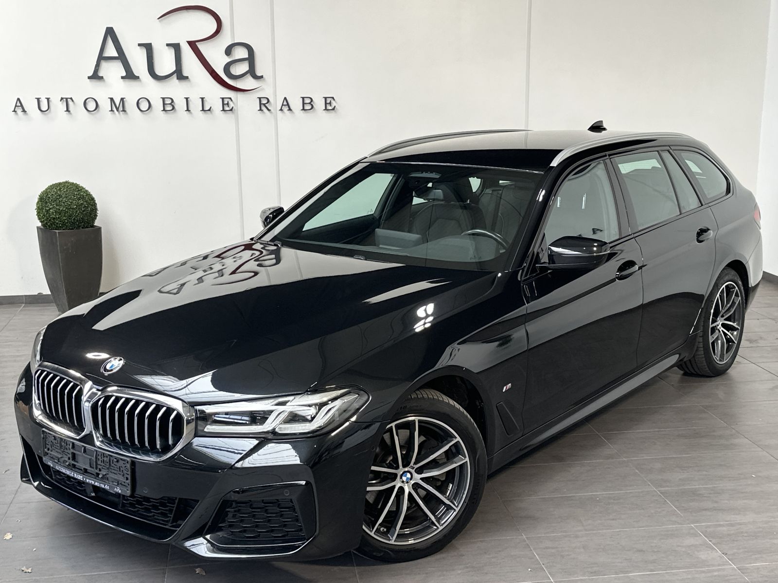Fahrzeugabbildung BMW 520d Touring xDrive M-Sport NAV+LED+ACC+HIFI+DDC