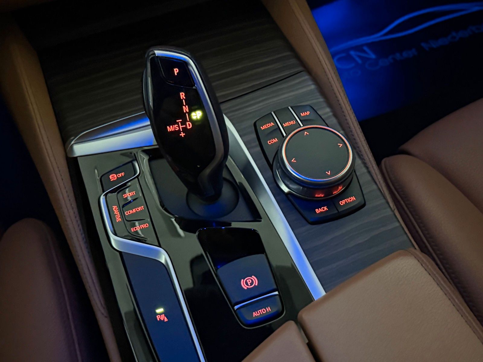 Fahrzeugabbildung BMW 530 d xDrive M SPORT/LED/HuD/FROZEN LACKIERUNG