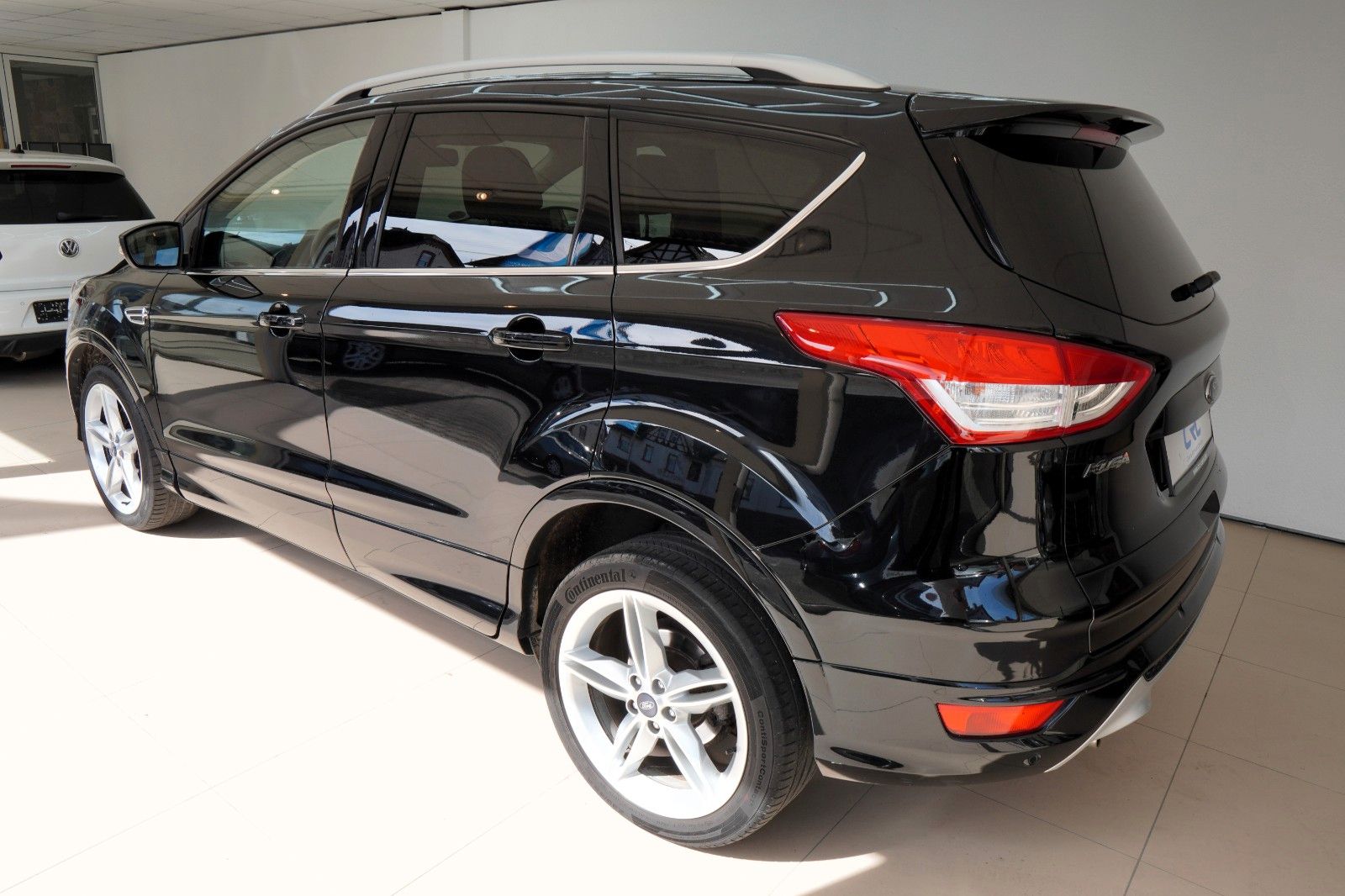Fahrzeugabbildung Ford Kuga Individual *1.Hand*Autom.*Navi*Leder*Kamera