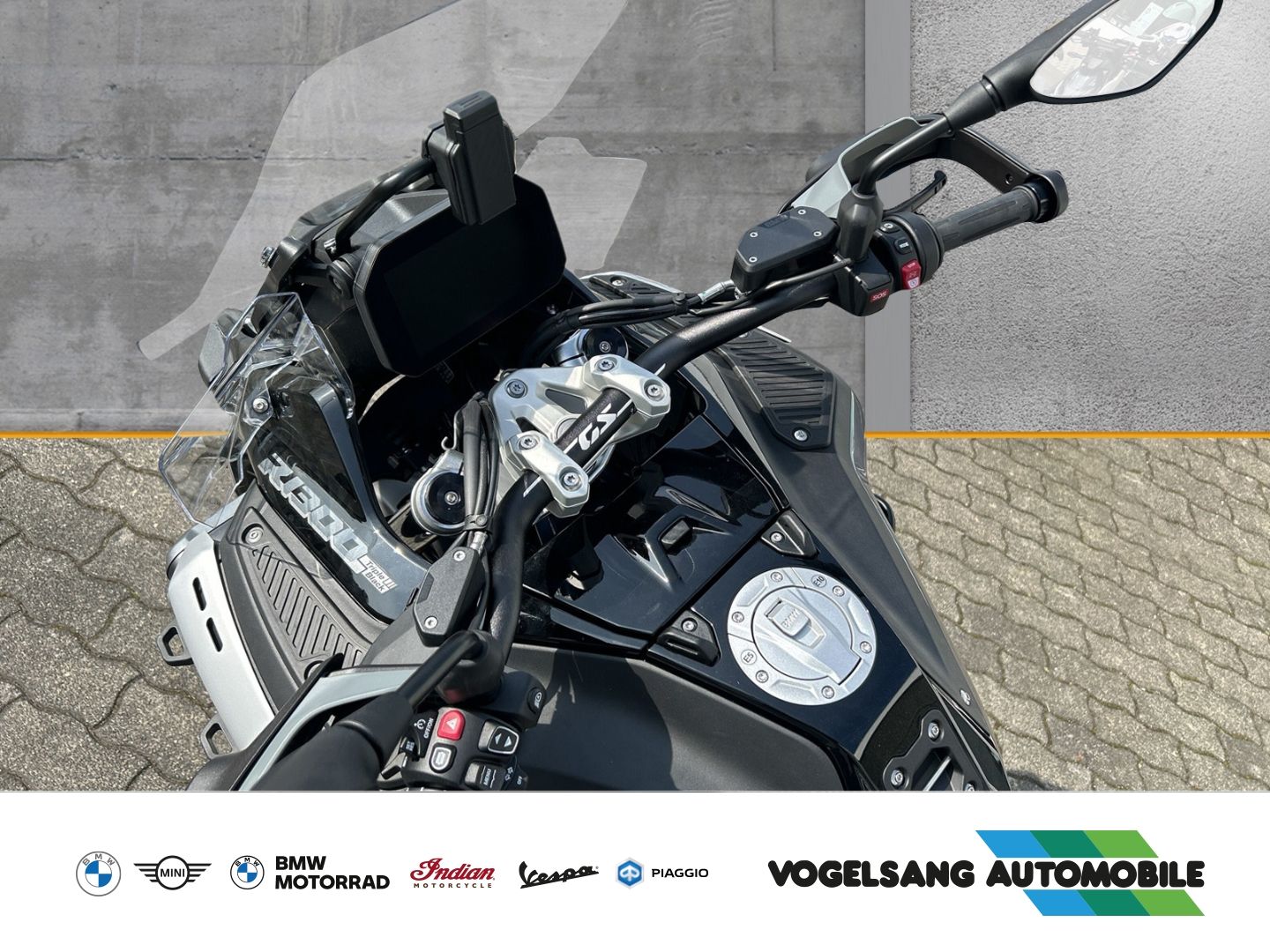 Fahrzeugabbildung BMW R 1300 GS Adventure Triple Black, Touren-Paket,