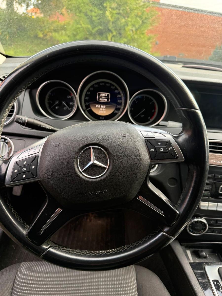 Mercedes-Benz C200 2011 — photo 8