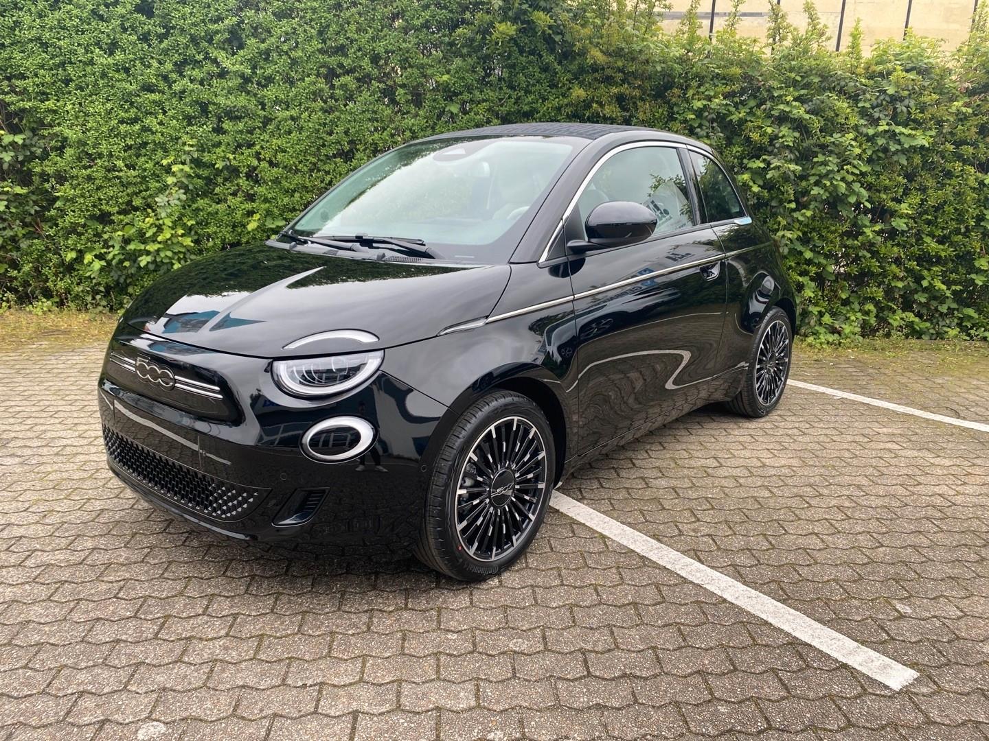 Fiat 500e Cabrio by Bocelli La Prima