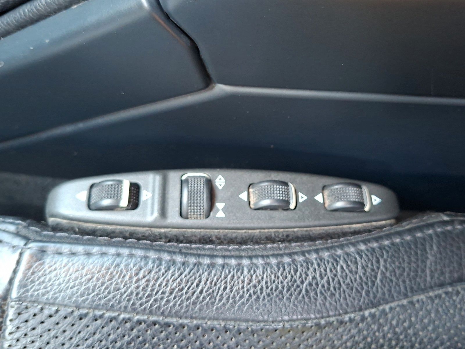 Fahrzeugabbildung Mercedes-Benz G350d AMG-Line* Night-Paket*AHK*H&K*SHZ**