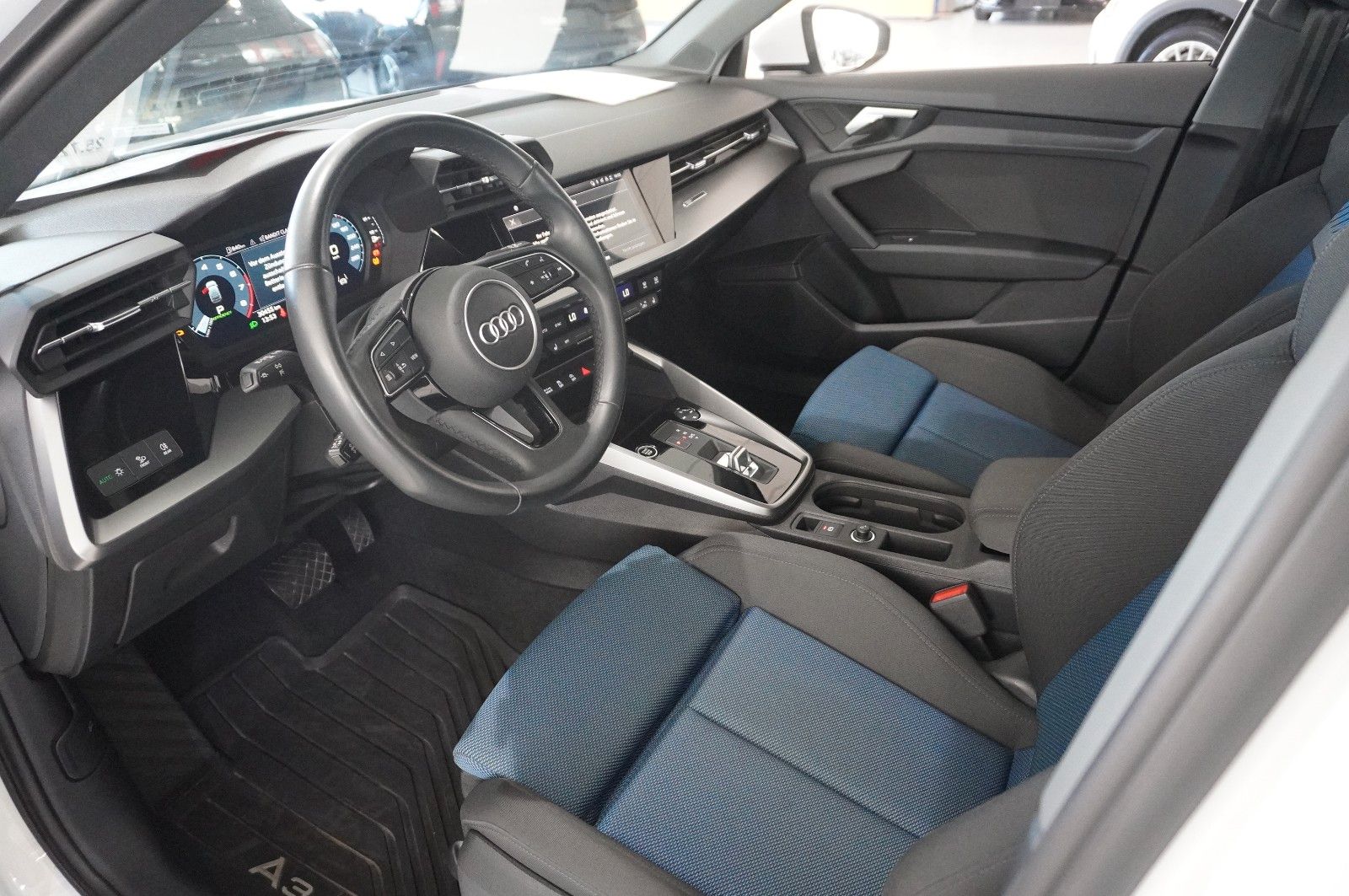 Fahrzeugabbildung Audi A3 Sportback 35 TFSI S-TRONIC NAVI/LED/SPORT/ACC