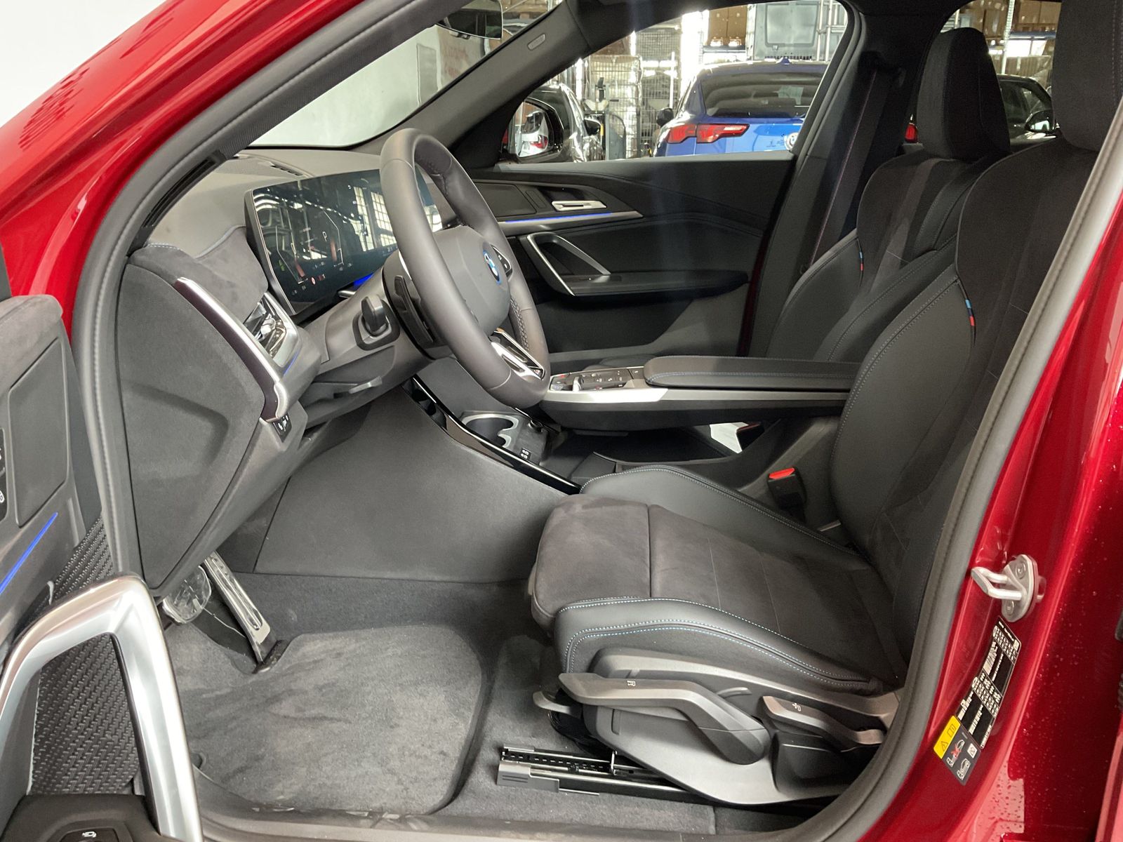 Fahrzeugabbildung BMW iX2 20" LMR, Komfortzugang, AHK M Sportpaket