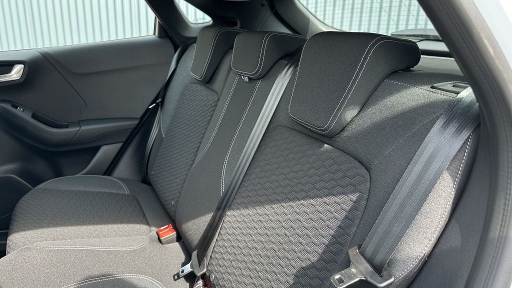 Fahrzeugabbildung Ford Puma Titanium Hybrid