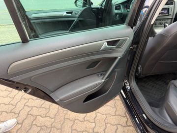 Volkswagen Golf - 11