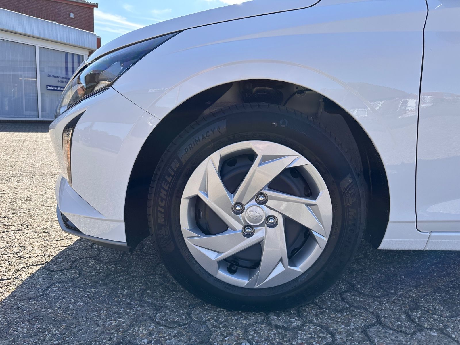 Fahrzeugabbildung Hyundai i20 1.0 T-GDI DCT Comfort APP/Navi/PDC/RFK/SHZG