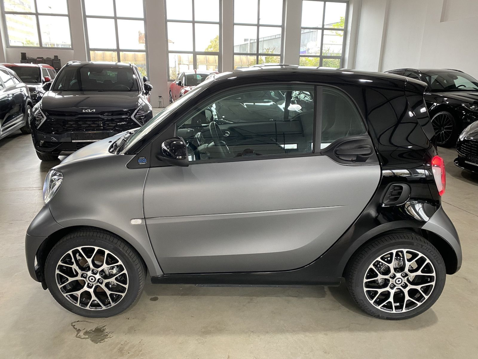 Fahrzeugabbildung Smart ForTwo EQ Pulse-Exclusive 22KW/Pano/MATT/Navi/