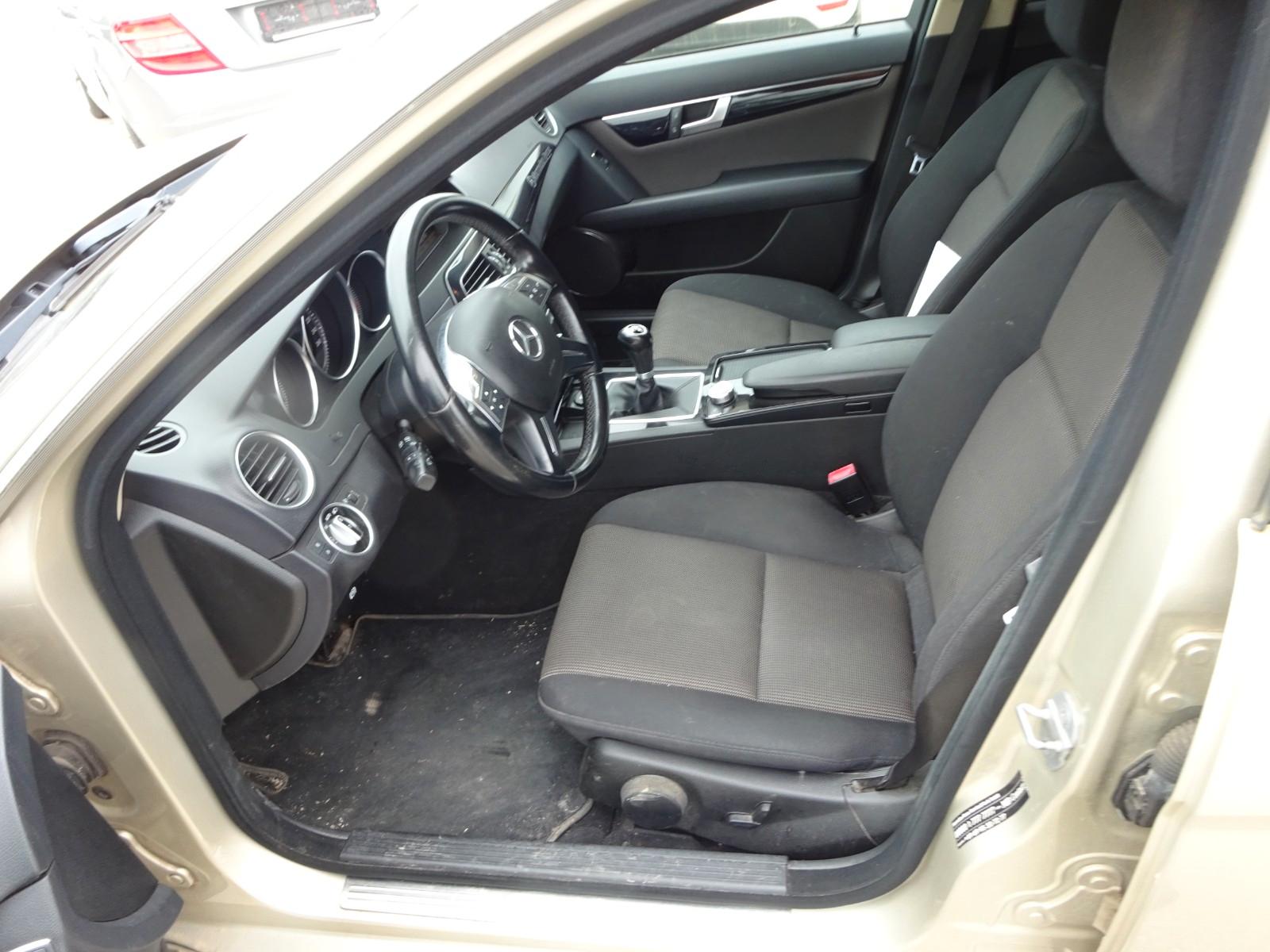 Mercedes-Benz C180 2011 — photo 9