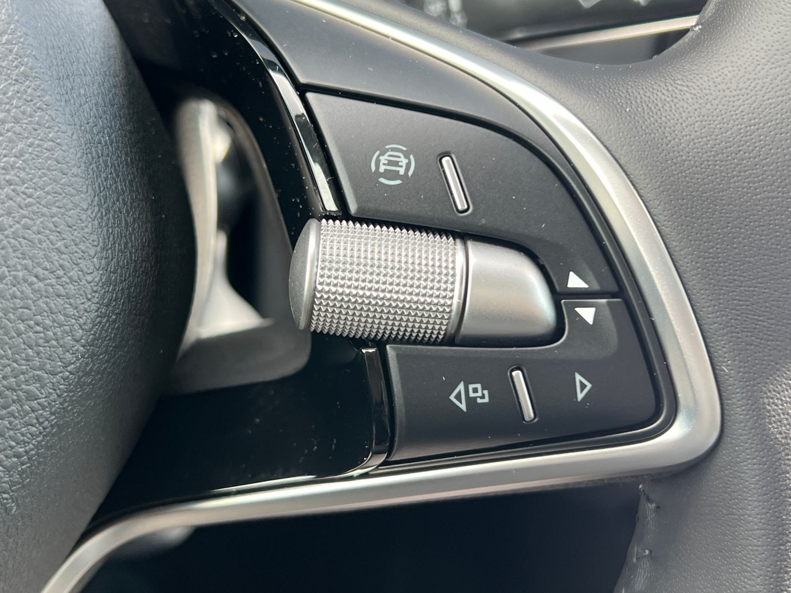 Fahrzeugabbildung SKODA Octavia Combi Essence 2.0 TDI *AHK, LED, SmartLi