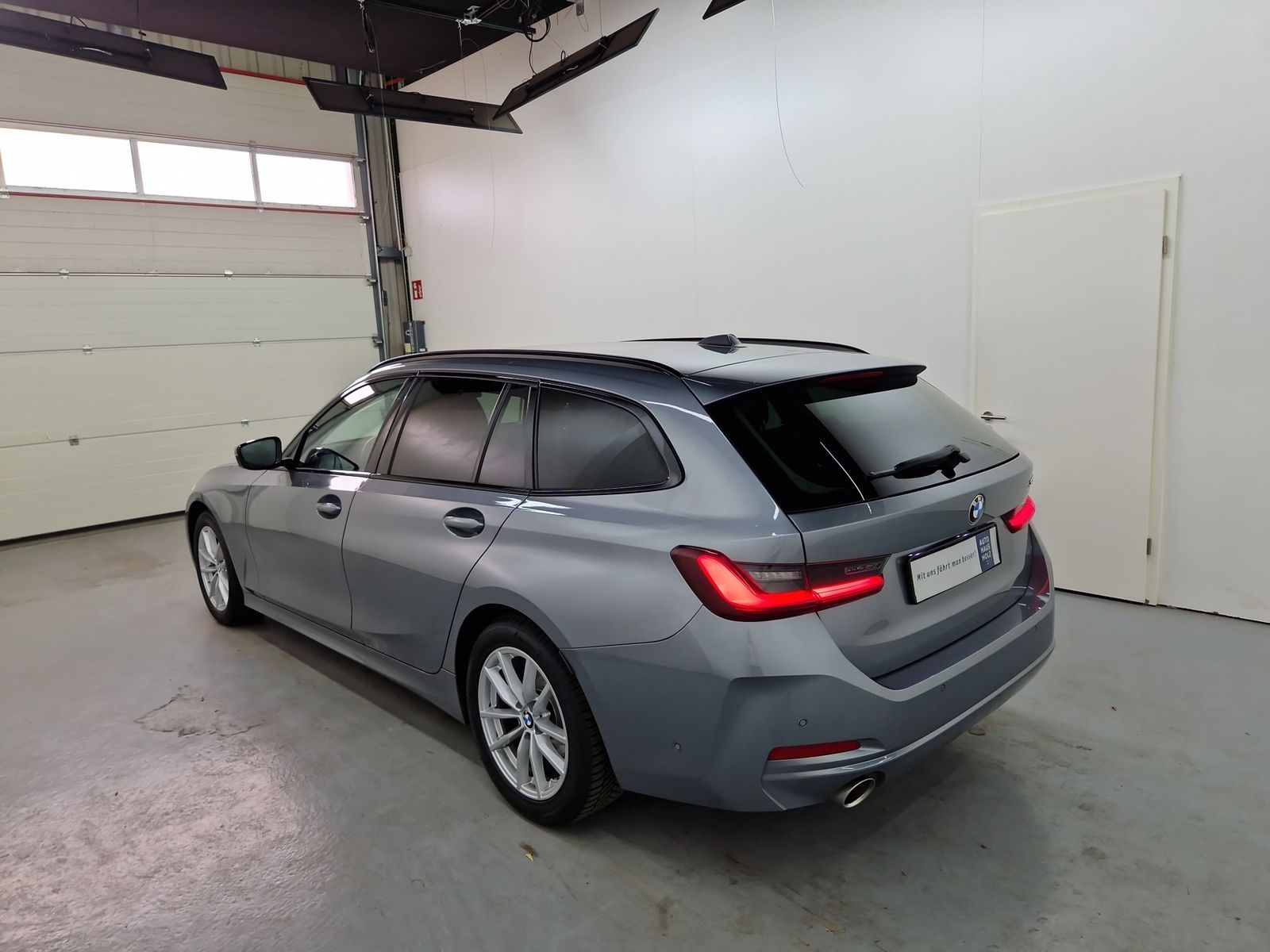 BMW 318 i Touring Navi LED SHZ Allwetter – Bild 2