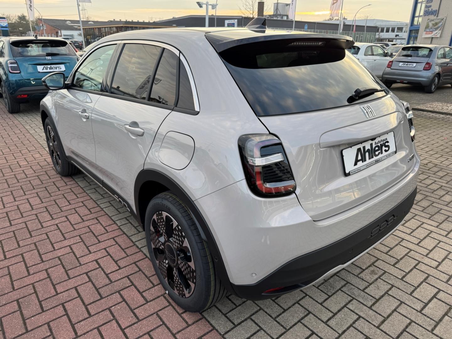 Fiat 600 La Prima+AUTOMATIK+LEDERBRAUN+NAVI+KAMERA+SH