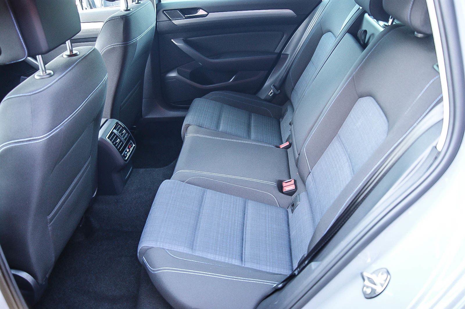 Fahrzeugabbildung Volkswagen Passat Variant HYBRID GTE iQ HEAD-UP ACC WINTER