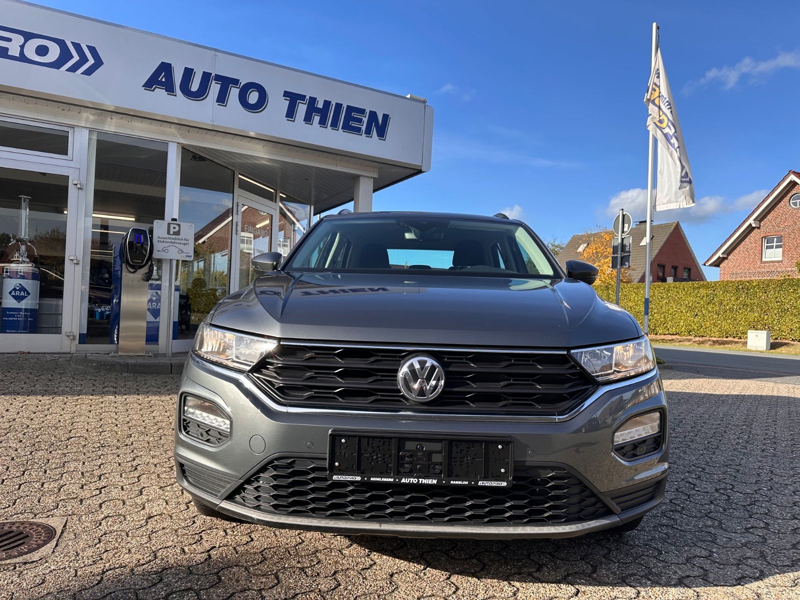 Fahrzeugabbildung Volkswagen T-Roc 1.0 TSI AHK/Navi/APP/PDC/GJR/LM 16"