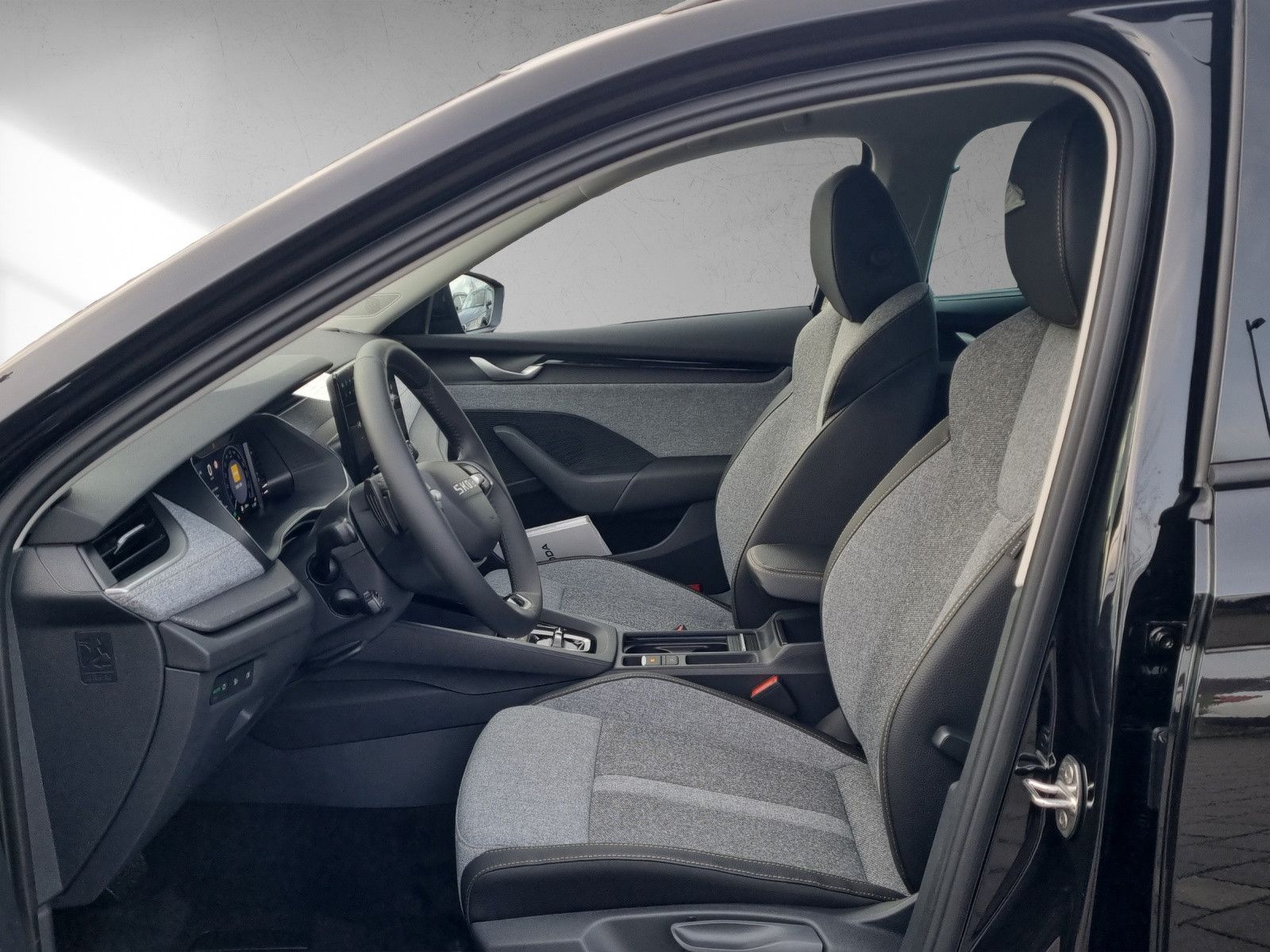 Fahrzeugabbildung SKODA Octavia Combi Tour 2.0 TDI 110kW/150PS AHK Licht