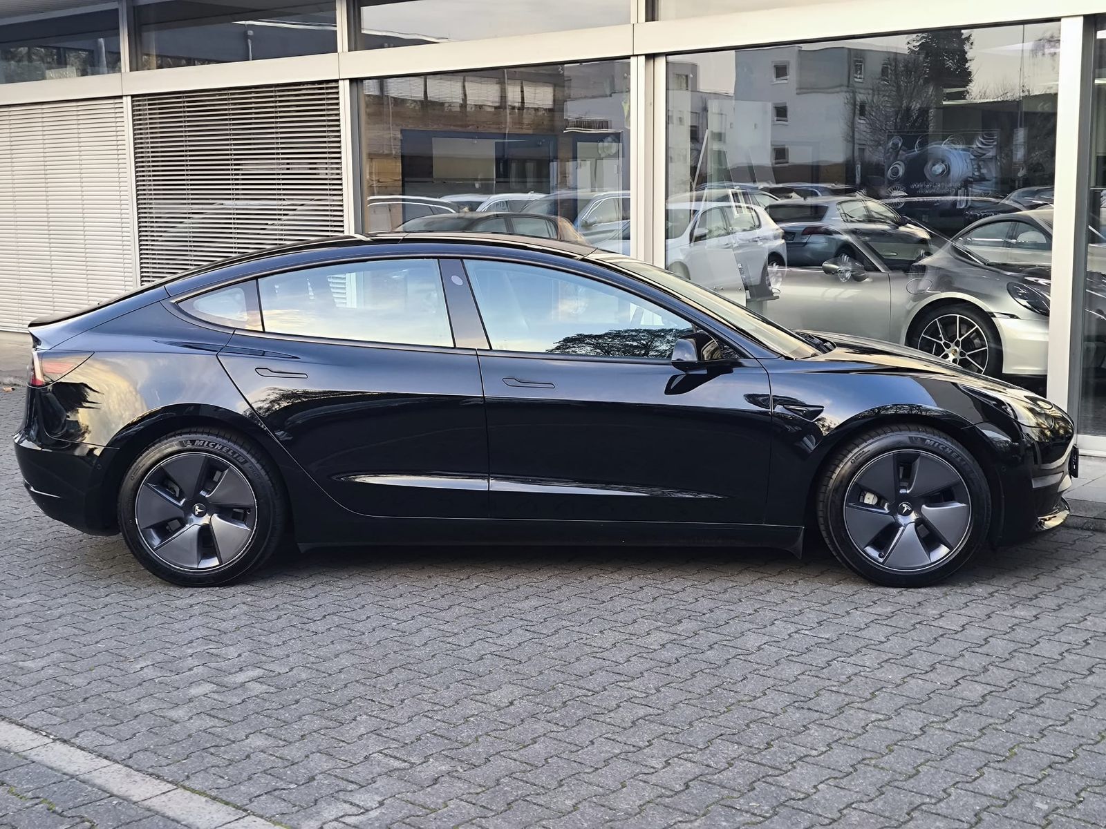 Fahrzeugabbildung Tesla Model 3 Long Range Dual AWD PANO+STDHZ+LED+ACC+
