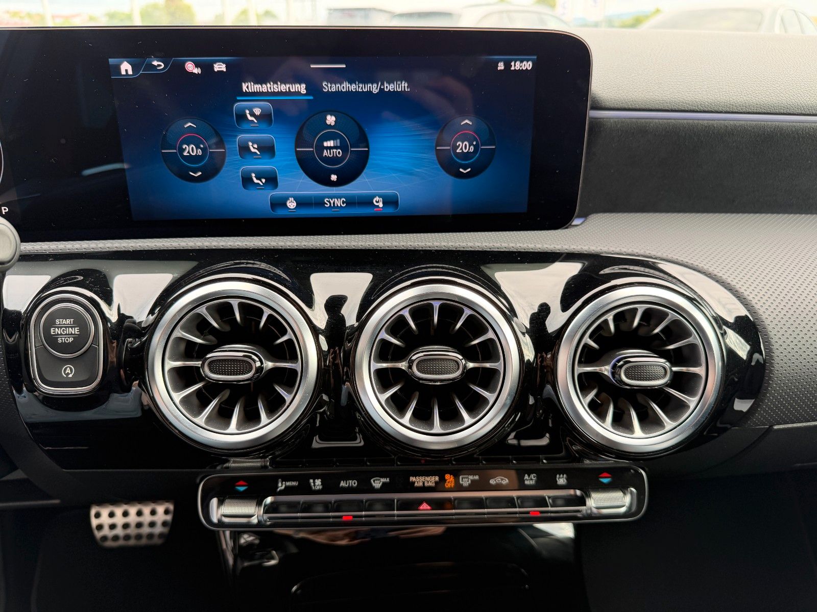 Fahrzeugabbildung Mercedes-Benz A 35 AMG 4Matic+Aero+StandH+360+MultiB+Memory