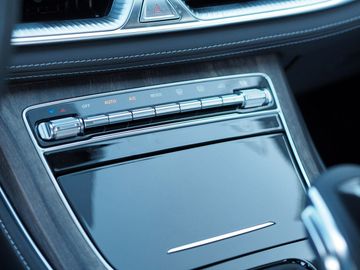 Bild 17 DFSK Fengon 600 Panodach Kamera LED CarPlay