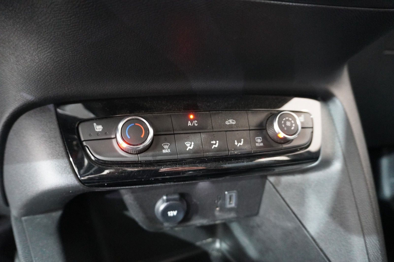 Fahrzeugabbildung Opel Corsa F 1.2 FACELIFT NAVI/LED/KAMERA/VIRTU./DAB+