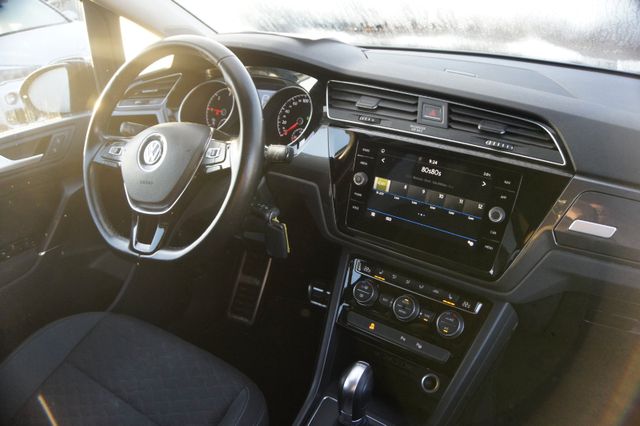 Fahrzeugabbildung Volkswagen Touran 2.0 TDI SCR DSG IQ.DRIVE NAVI AHK LANE